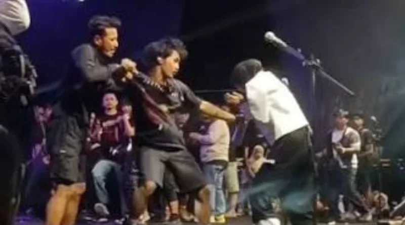Tantri Kotak Syok Dipeluk Penonton Saat Manggung di Ciletuh
